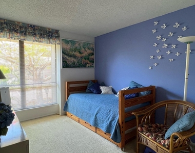 1002 Bridgewood Place - Photo Thumbnail 8