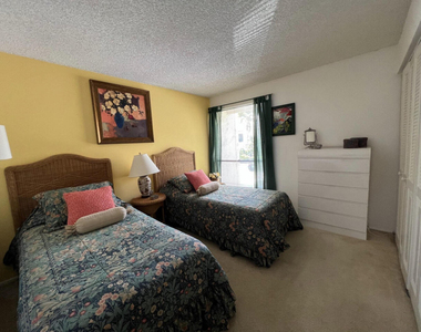 1002 Bridgewood Place - Photo Thumbnail 9