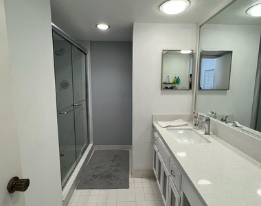 1002 Bridgewood Place - Photo Thumbnail 6