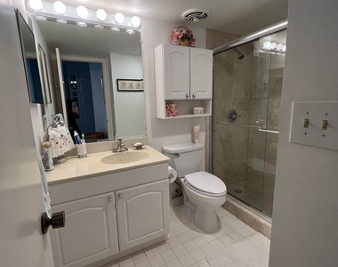 1002 Bridgewood Place - Photo Thumbnail 10