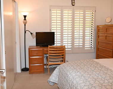 8649 E Royal Palm Road - Photo Thumbnail 15