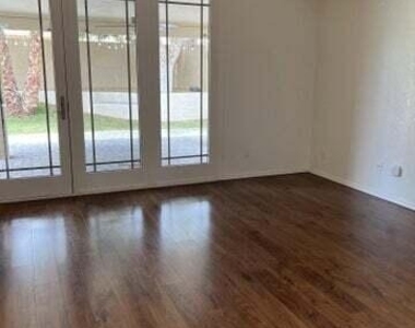 9334 E Pershing Avenue - Photo Thumbnail 4