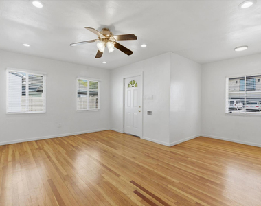 361 E Clarendon Avenue - Photo Thumbnail 6