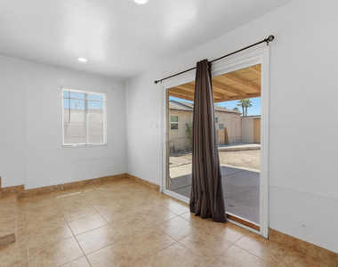 361 E Clarendon Avenue - Photo Thumbnail 14
