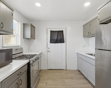 361 E Clarendon Avenue - Photo Thumbnail 21