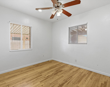 361 E Clarendon Avenue - Photo Thumbnail 13