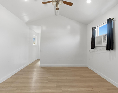 361 E Clarendon Avenue - Photo Thumbnail 23