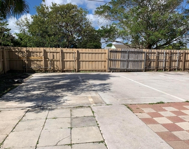 623 N L Street - Photo Thumbnail 16