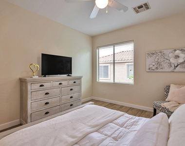 16457 N 103rd Place - Photo Thumbnail 17