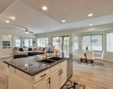 16457 N 103rd Place - Photo Thumbnail 4