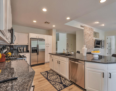 16457 N 103rd Place - Photo Thumbnail 3