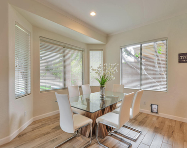16457 N 103rd Place - Photo Thumbnail 5