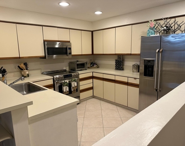 602 Mainsail Circle - Photo Thumbnail 11