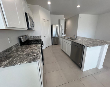 15645 W Desert Hollow - Photo Thumbnail 4