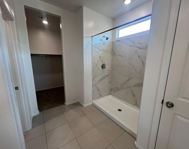 15645 W Desert Hollow - Photo Thumbnail 10