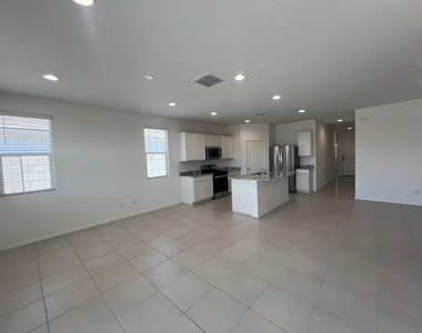 15645 W Desert Hollow - Photo Thumbnail 5