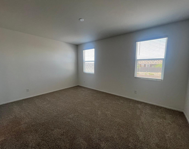 15645 W Desert Hollow - Photo Thumbnail 8