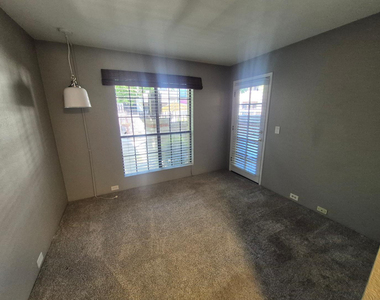 7557 N Dreamy Draw Drive - Photo Thumbnail 8
