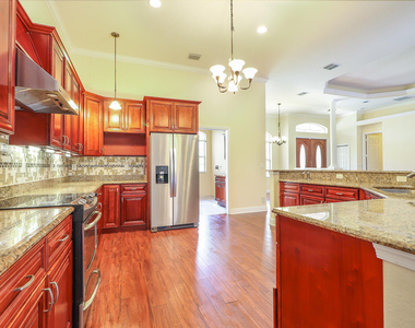 15137 85th Avenue N - Photo Thumbnail 12