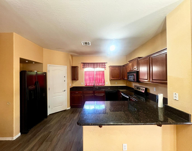 879 E Stottler Drive - Photo Thumbnail 7