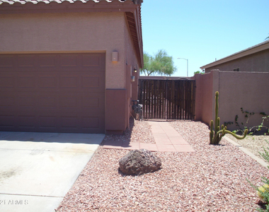 6933 W Remuda Drive - Photo Thumbnail 2