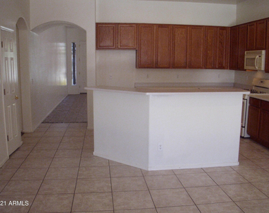 6933 W Remuda Drive - Photo Thumbnail 5