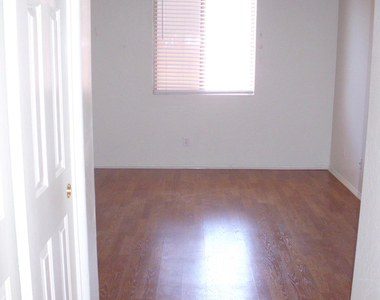 6933 W Remuda Drive - Photo Thumbnail 17
