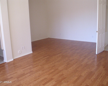 6933 W Remuda Drive - Photo Thumbnail 13