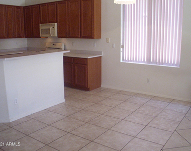 6933 W Remuda Drive - Photo Thumbnail 6