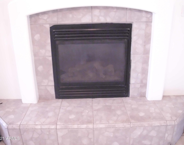 6933 W Remuda Drive - Photo Thumbnail 10