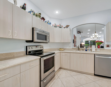 9543 Crescent View Drive N - Photo Thumbnail 16