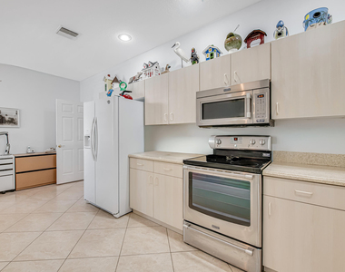 9543 Crescent View Drive N - Photo Thumbnail 15
