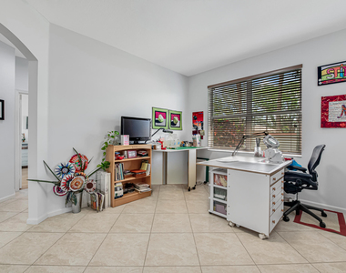 9543 Crescent View Drive N - Photo Thumbnail 21