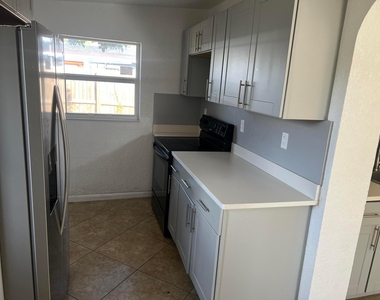 1633 Ne 53rd Court - Photo Thumbnail 1