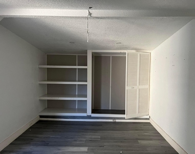 1633 Ne 53rd Court - Photo Thumbnail 2