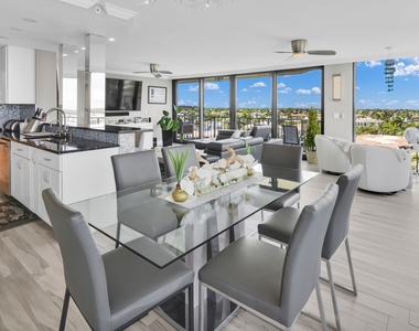 899 Jeffery Street - Photo Thumbnail 4