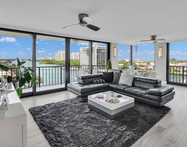 899 Jeffery Street - Photo Thumbnail 2