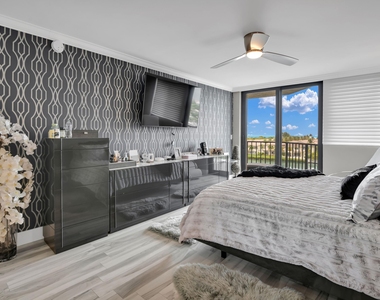 899 Jeffery Street - Photo Thumbnail 14