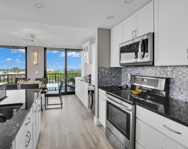 899 Jeffery Street - Photo Thumbnail 3