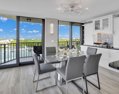 899 Jeffery Street - Photo Thumbnail 10