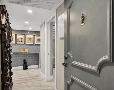 899 Jeffery Street - Photo Thumbnail 6