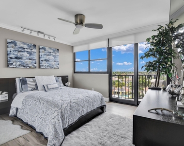 899 Jeffery Street - Photo Thumbnail 9