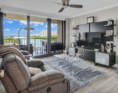 899 Jeffery Street - Photo Thumbnail 19