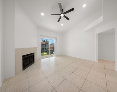 220 N 22nd Place - Photo Thumbnail 4