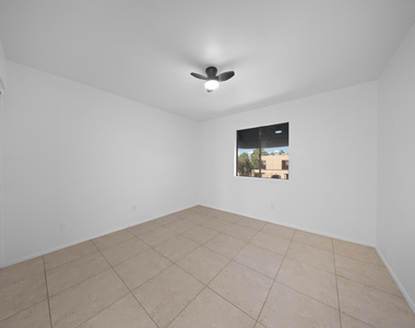 220 N 22nd Place - Photo Thumbnail 14