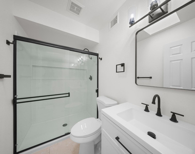 220 N 22nd Place - Photo Thumbnail 16