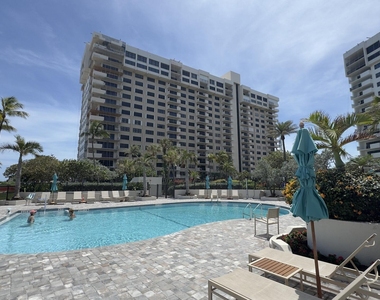 5100 N Ocean Boulevard - Photo Thumbnail 2