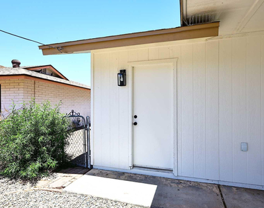 10537 W La Jolla Drive - Photo Thumbnail 56