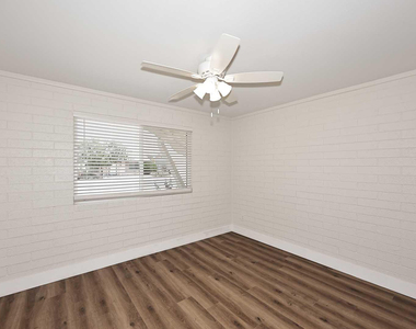 10537 W La Jolla Drive - Photo Thumbnail 47
