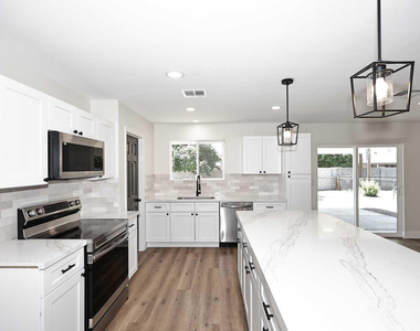 10537 W La Jolla Drive - Photo Thumbnail 18